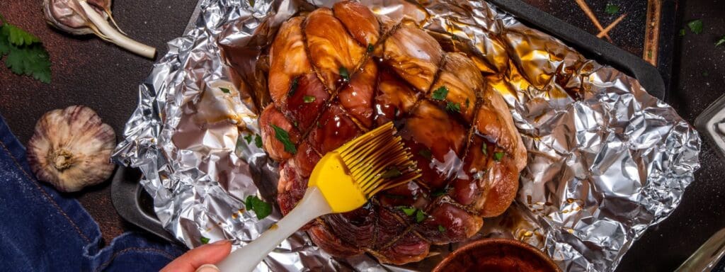Uskršnja šunka s glazurom od meda i senfa